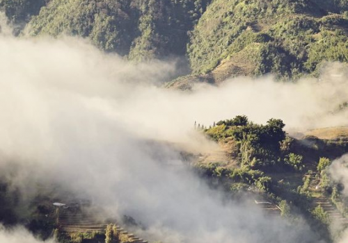 Vờn mây trên núi